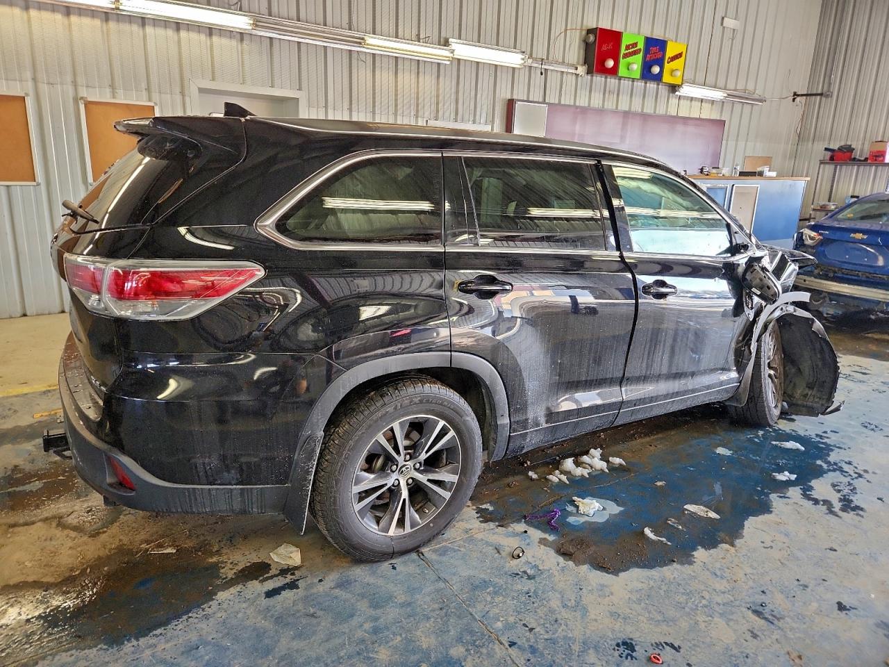 2016 TOYOTA HIGHLANDER XLE photo 3