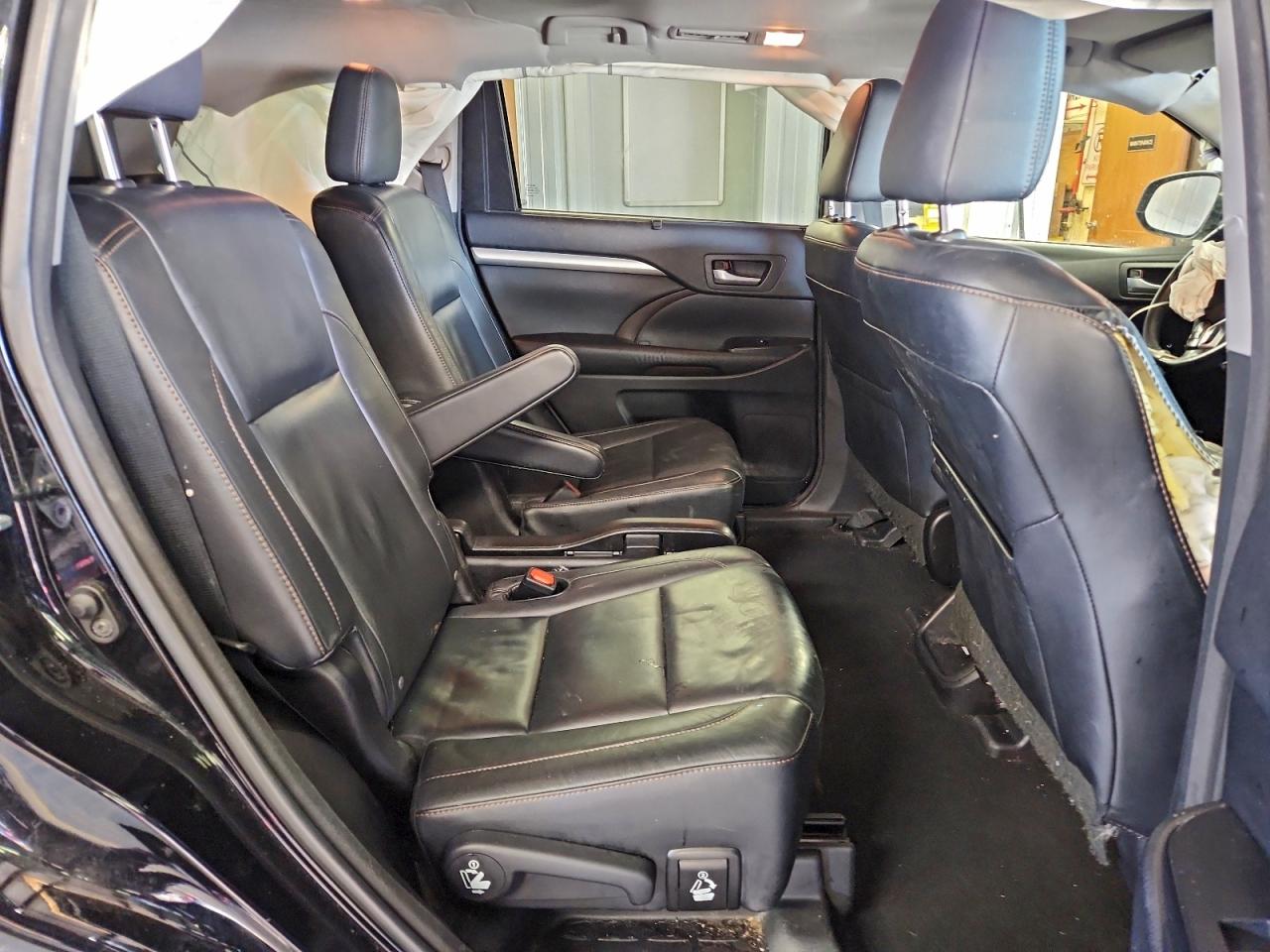 2016 TOYOTA HIGHLANDER XLE photo 11