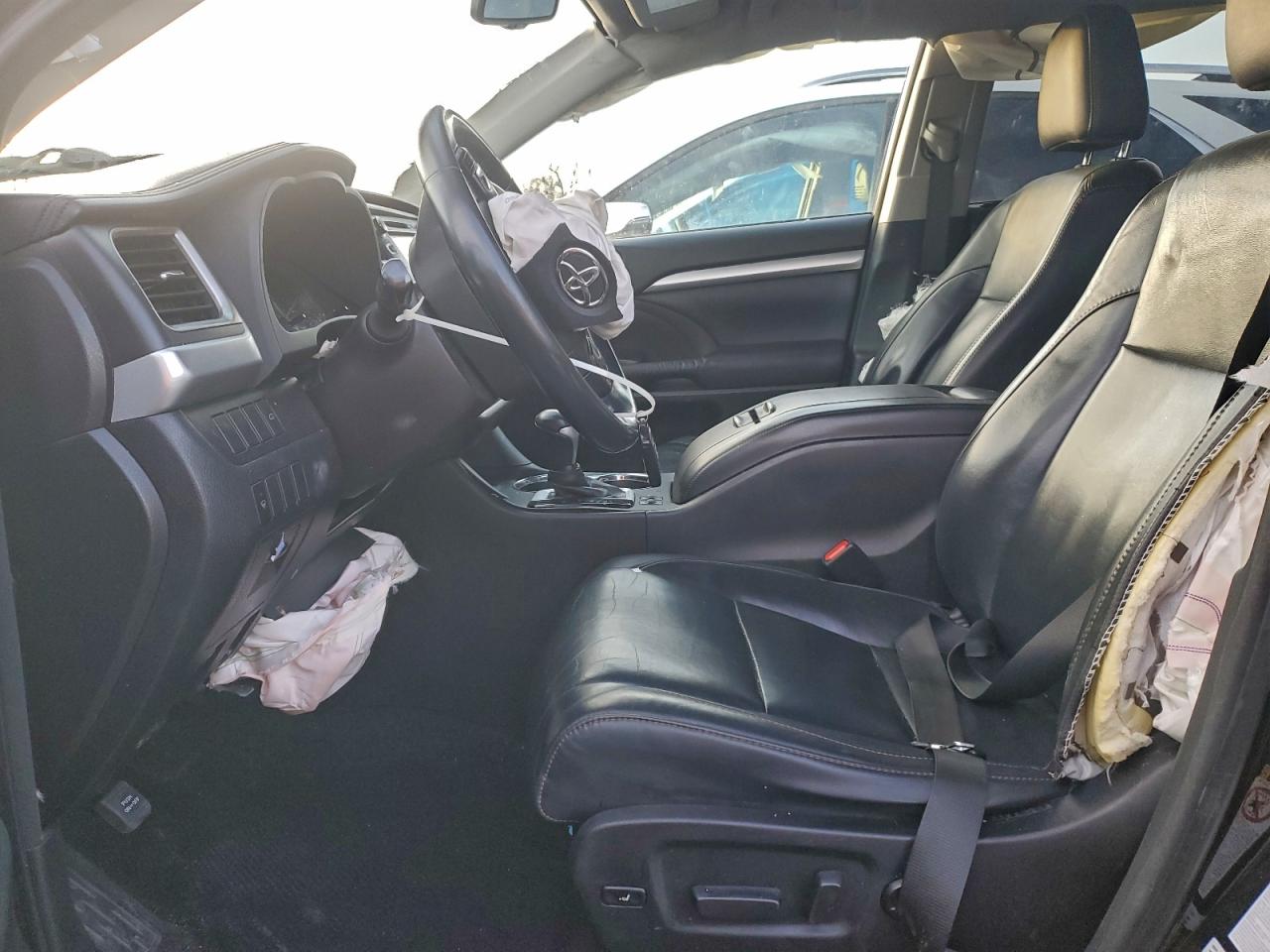 2016 TOYOTA HIGHLANDER XLE photo 7
