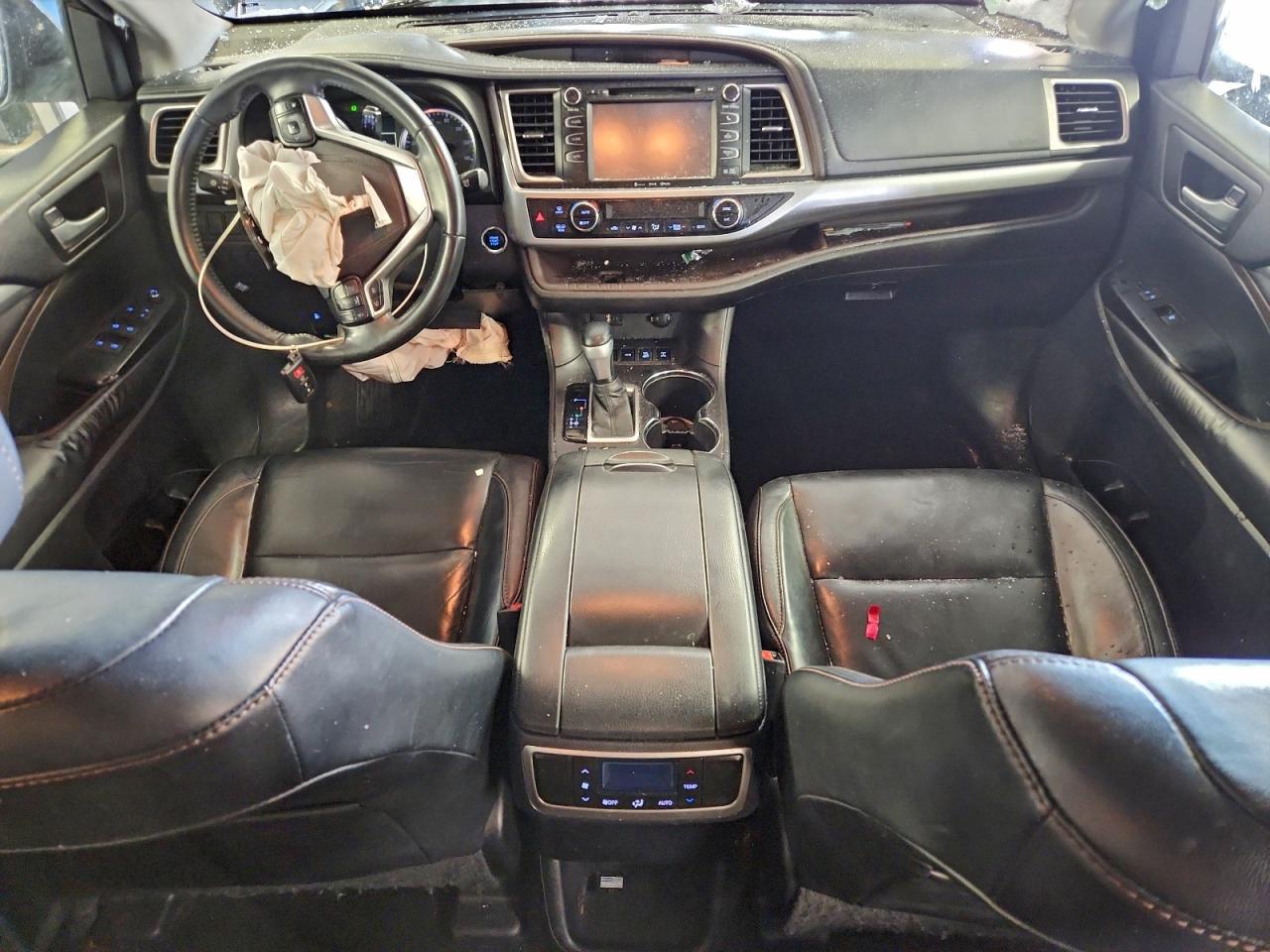 2016 TOYOTA HIGHLANDER XLE photo 8