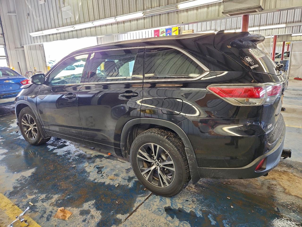 2016 TOYOTA HIGHLANDER XLE photo 2