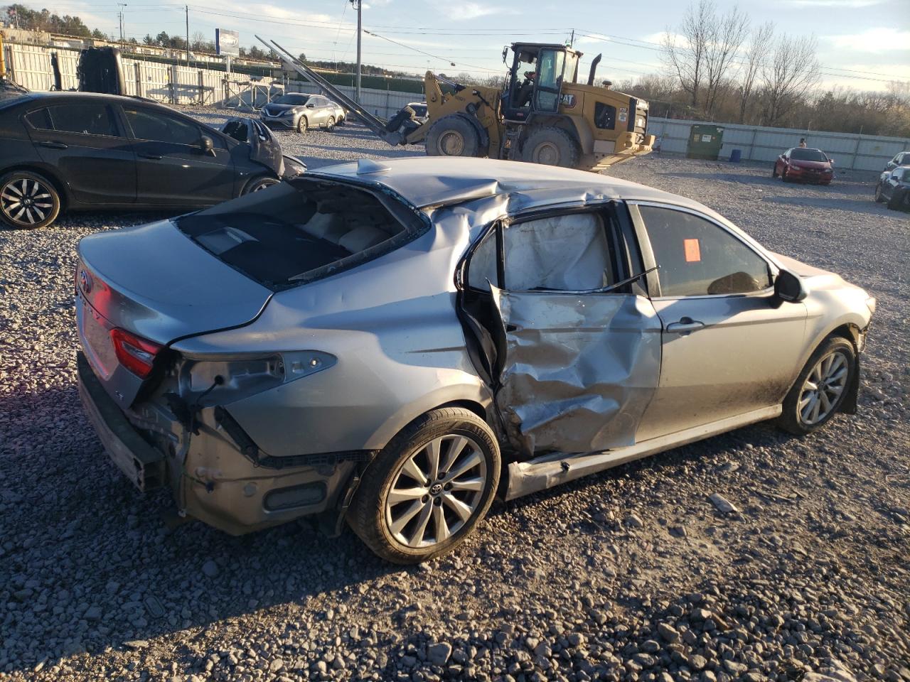 2019 TOYOTA CAMRY L photo 3