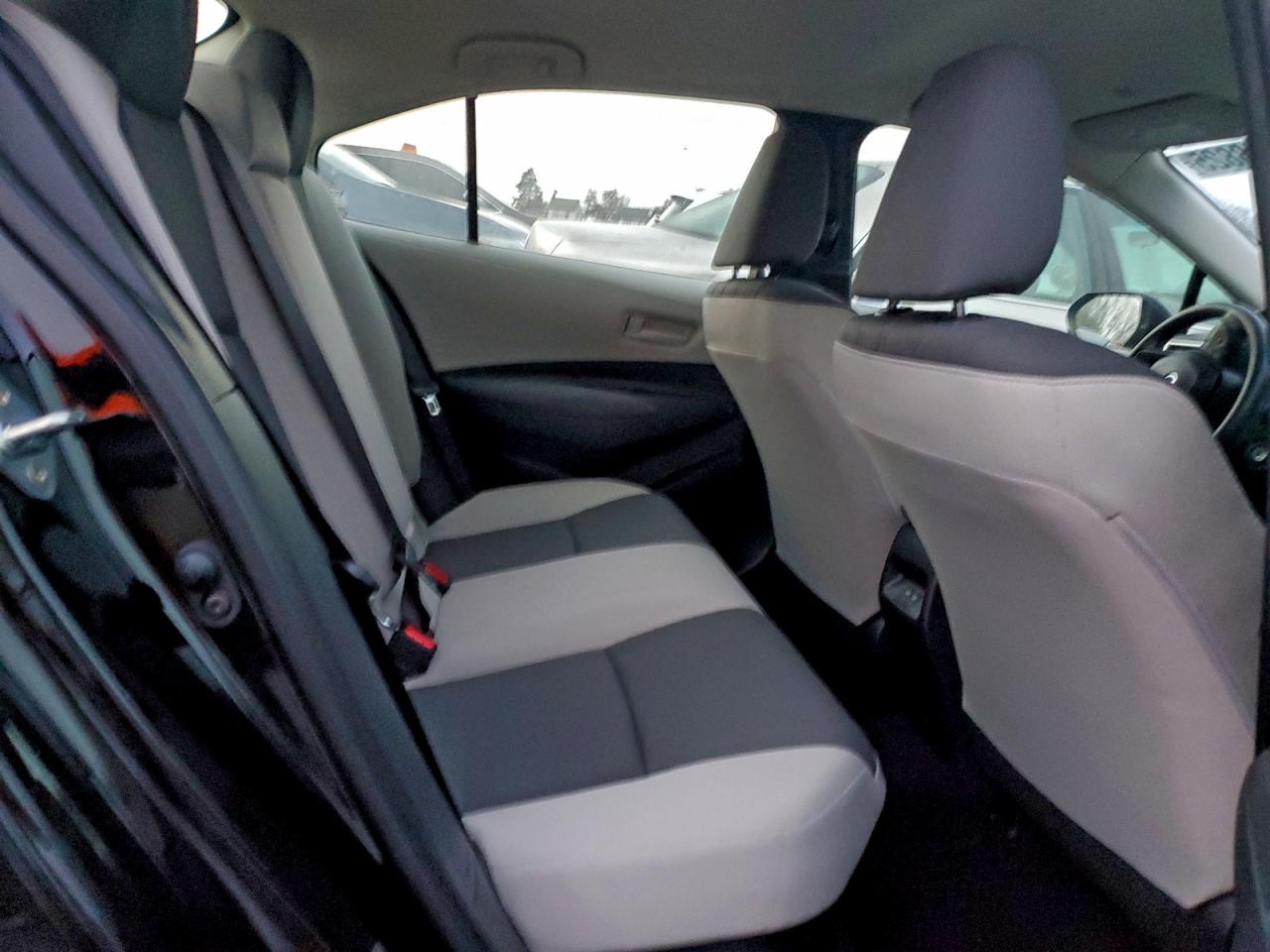 2025 TOYOTA COROLLA LE photo 10