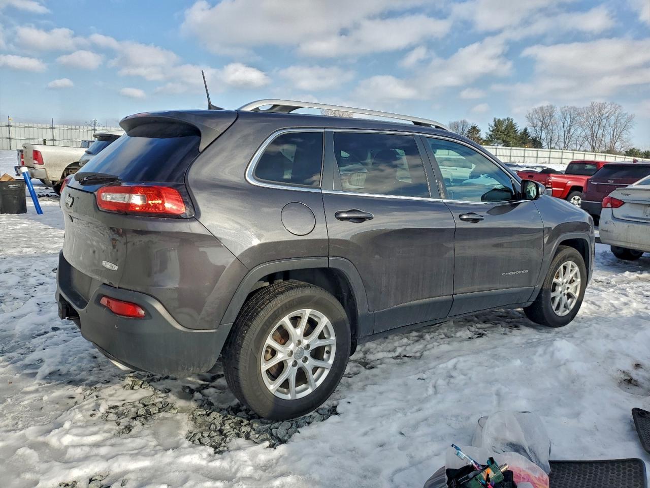 2017 JEEP CHEROKEE LATITUDE photo 3