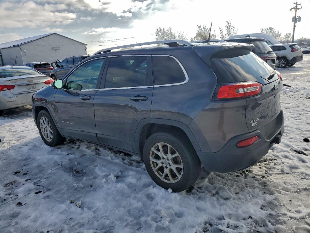2017 JEEP CHEROKEE LATITUDE photo 2
