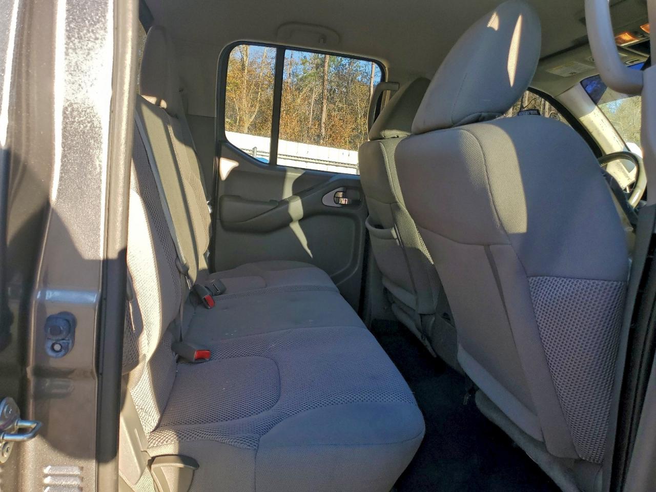 2019 NISSAN FRONTIER photo 10