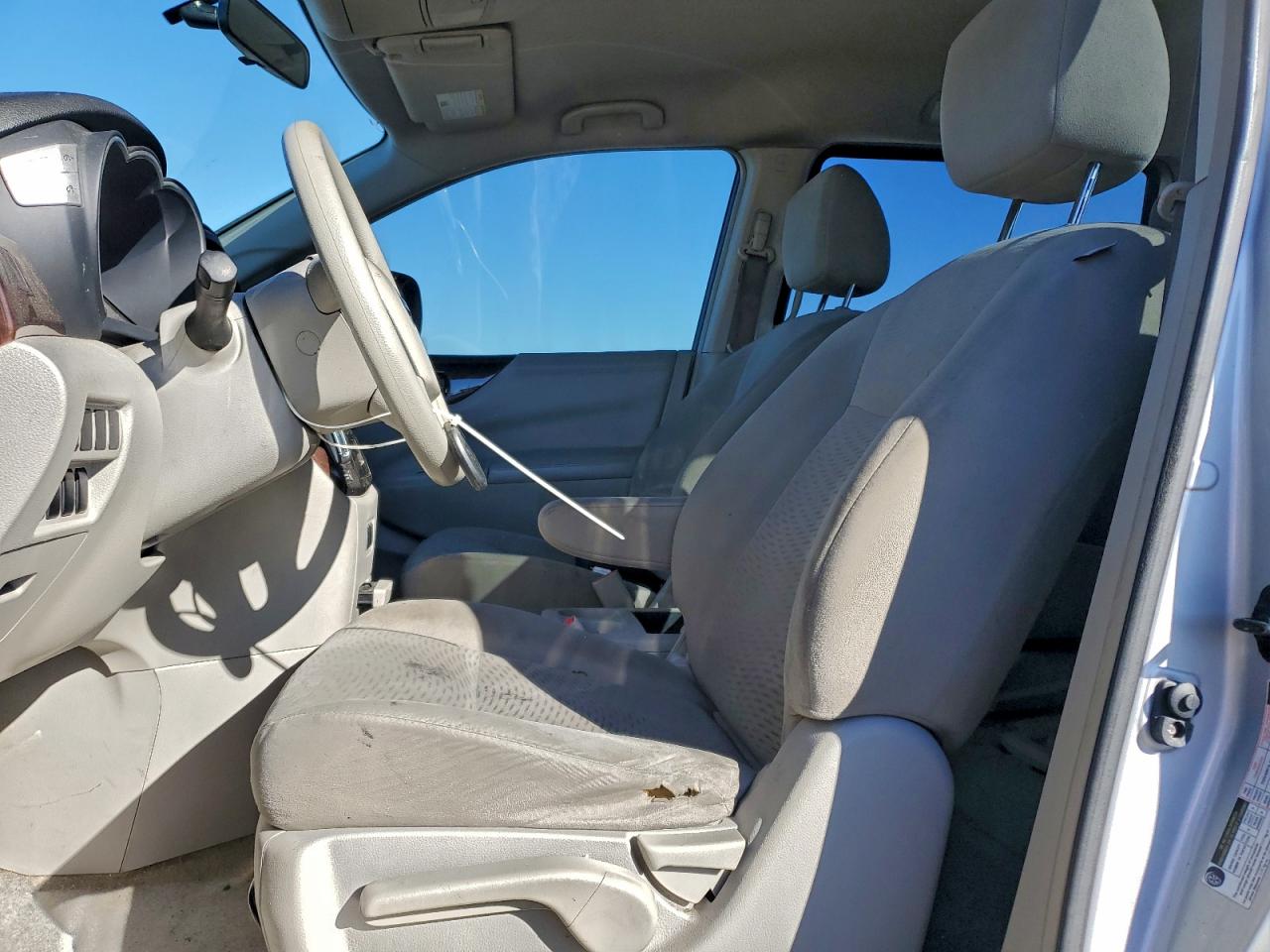 2014 NISSAN QUEST S photo 7