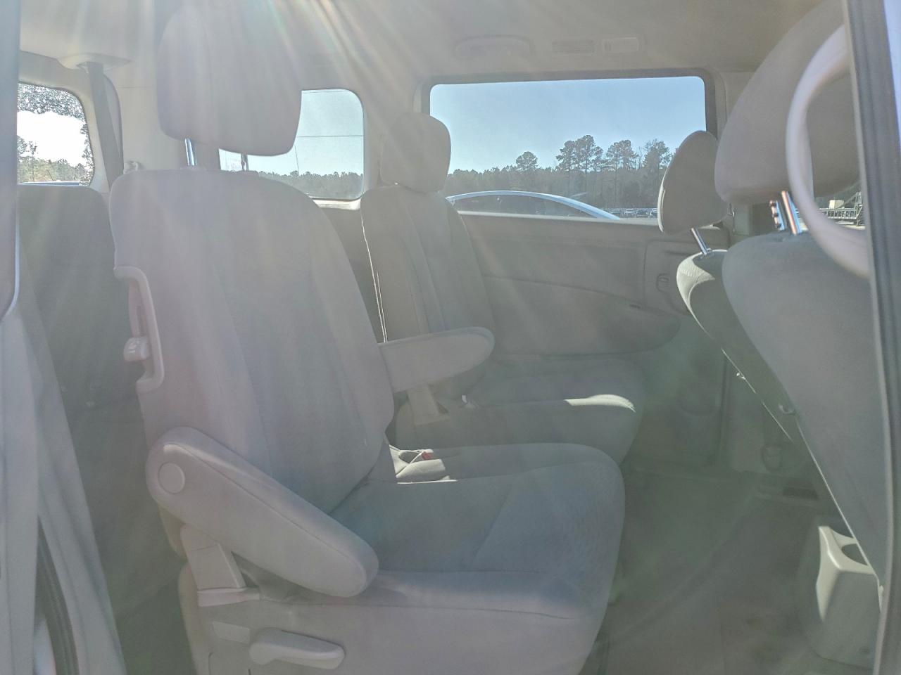 2014 NISSAN QUEST S photo 11