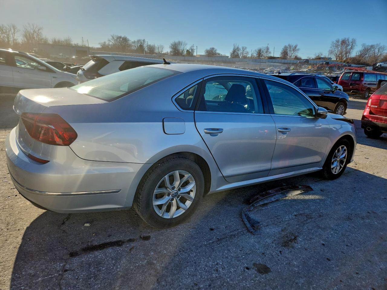 2017 VOLKSWAGEN PASSAT S photo 3