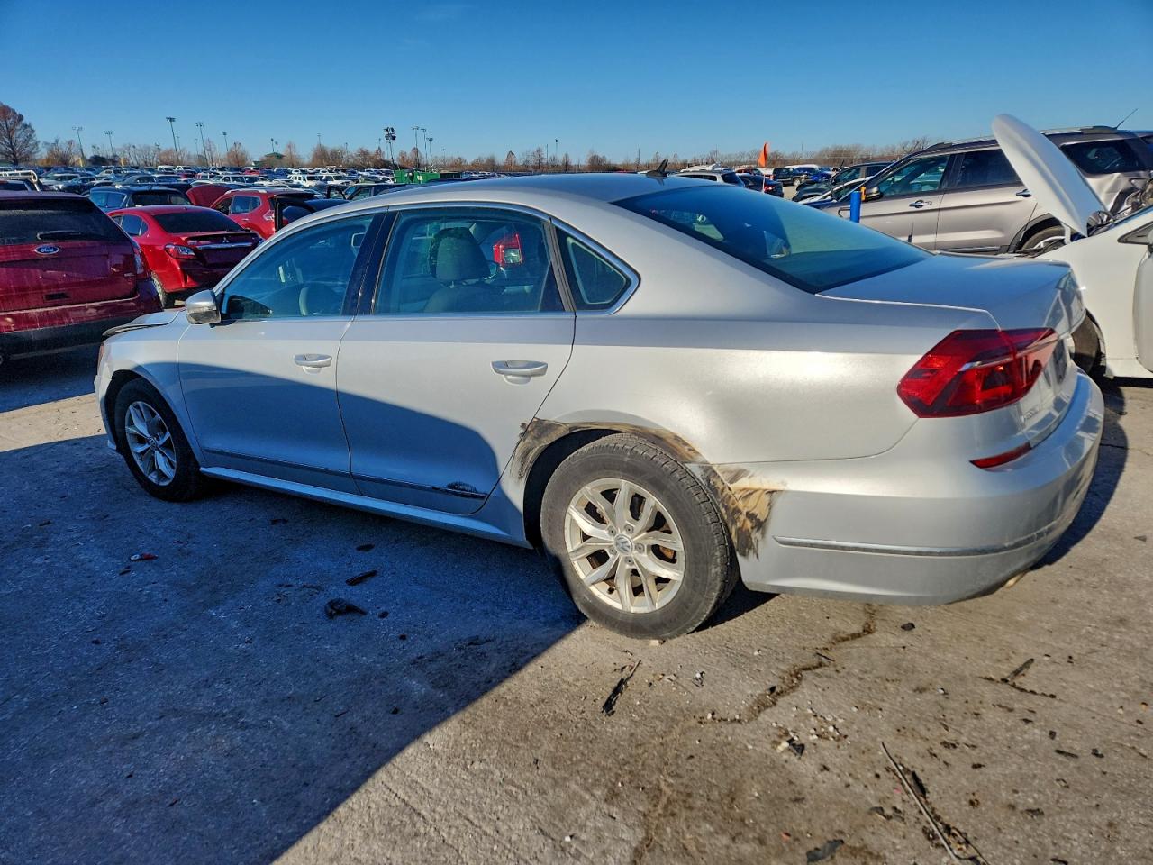 2017 VOLKSWAGEN PASSAT S photo 2