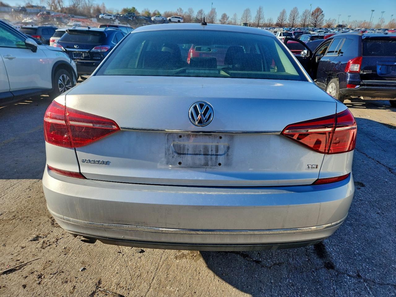 2017 VOLKSWAGEN PASSAT S photo 6