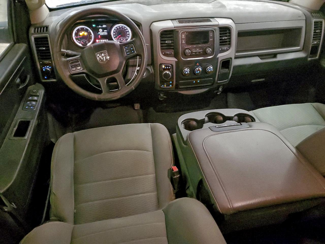 2016 RAM 1500 ST photo 8