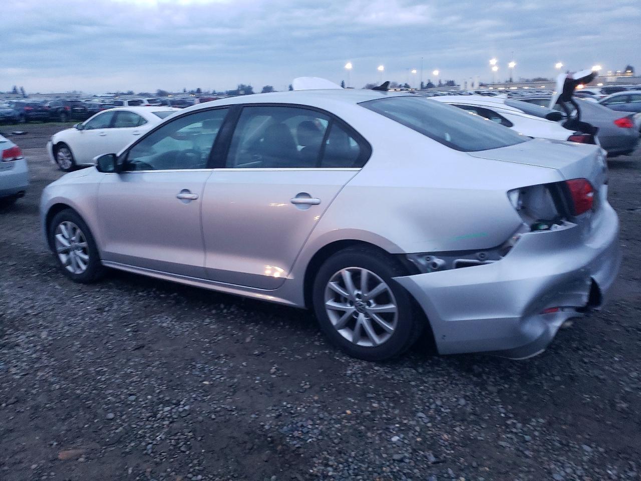 2014 VOLKSWAGEN JETTA SE photo 2