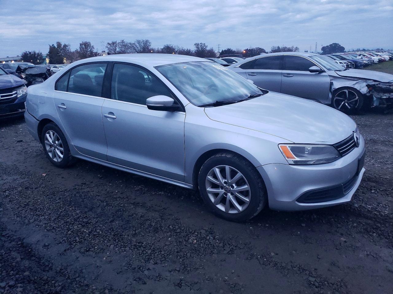 2014 VOLKSWAGEN JETTA SE photo 4