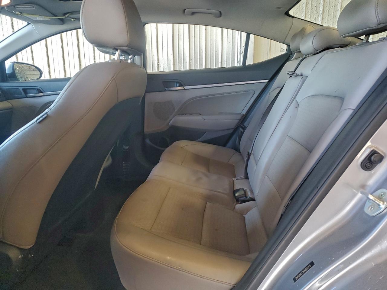 2017 HYUNDAI ELANTRA SE photo 10