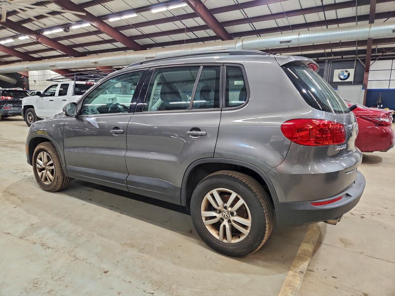 2016 VOLKSWAGEN TIGUAN S photo 2