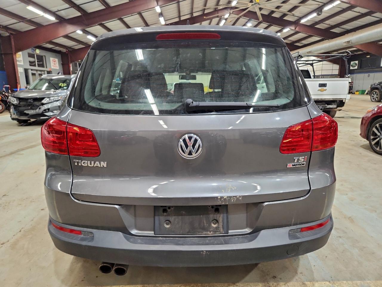 2016 VOLKSWAGEN TIGUAN S photo 6