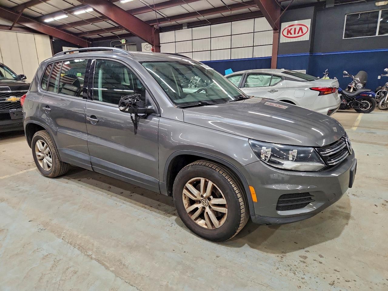 2016 VOLKSWAGEN TIGUAN S photo 4