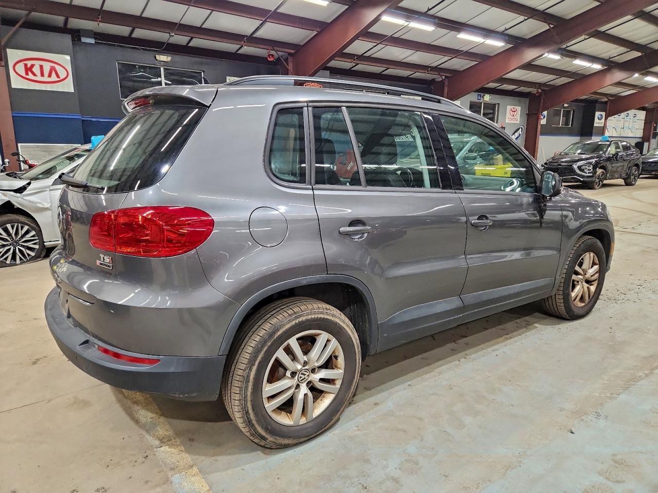 2016 VOLKSWAGEN TIGUAN S photo 3