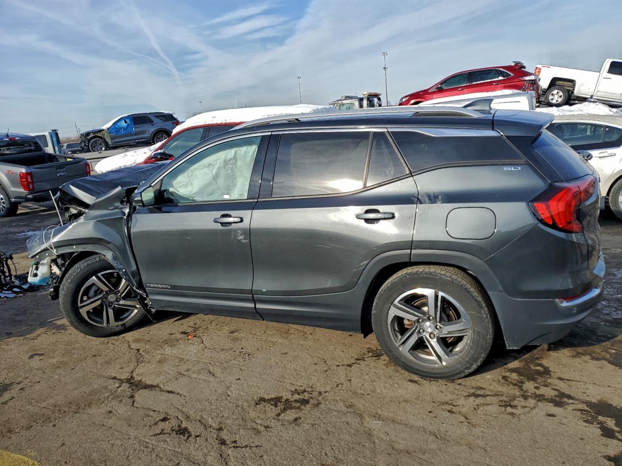 2019 GMC TERRAIN SLT photo 2