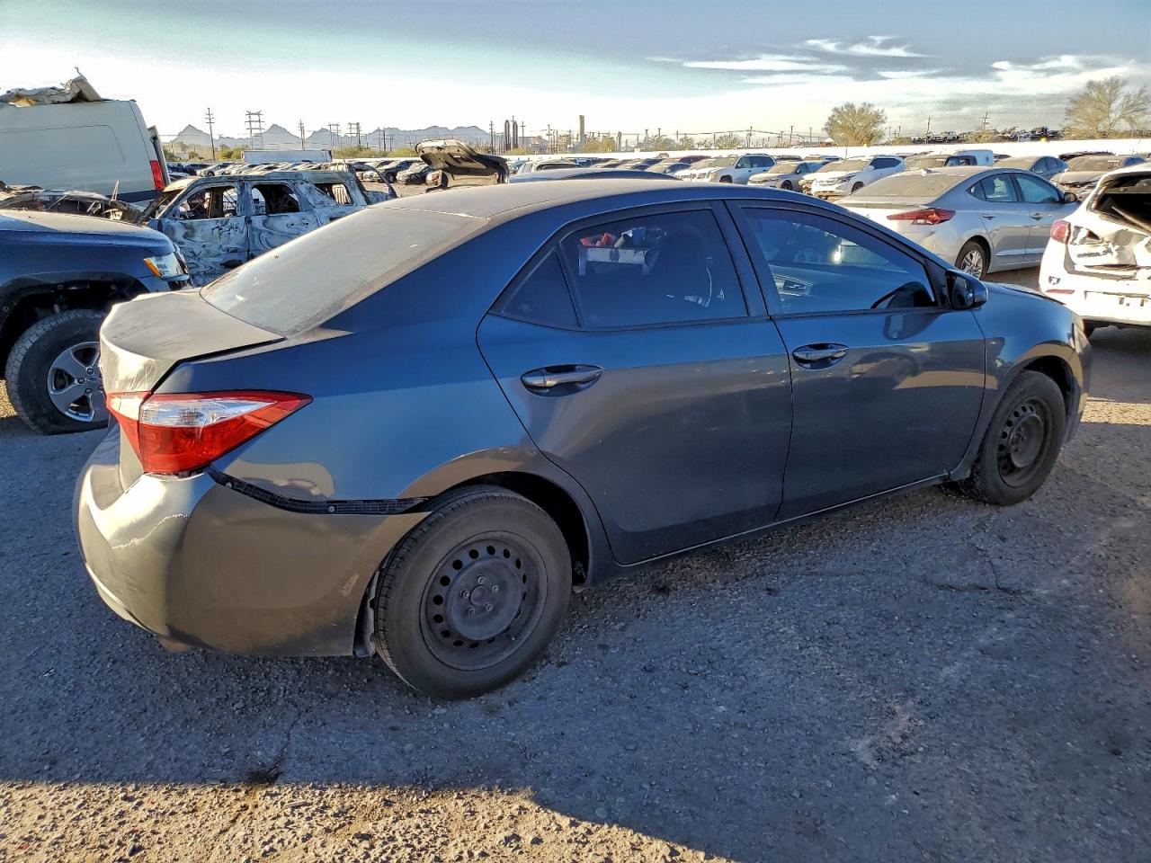 2014 TOYOTA COROLLA L photo 3