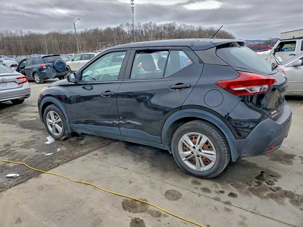 2020 NISSAN KICKS S photo 2