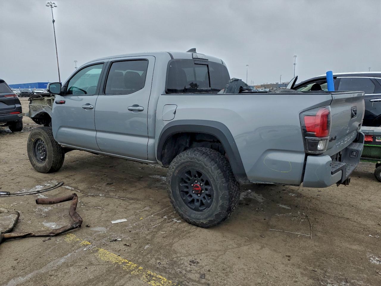 2017 TOYOTA TACOMA DOUBLE CAB photo 2