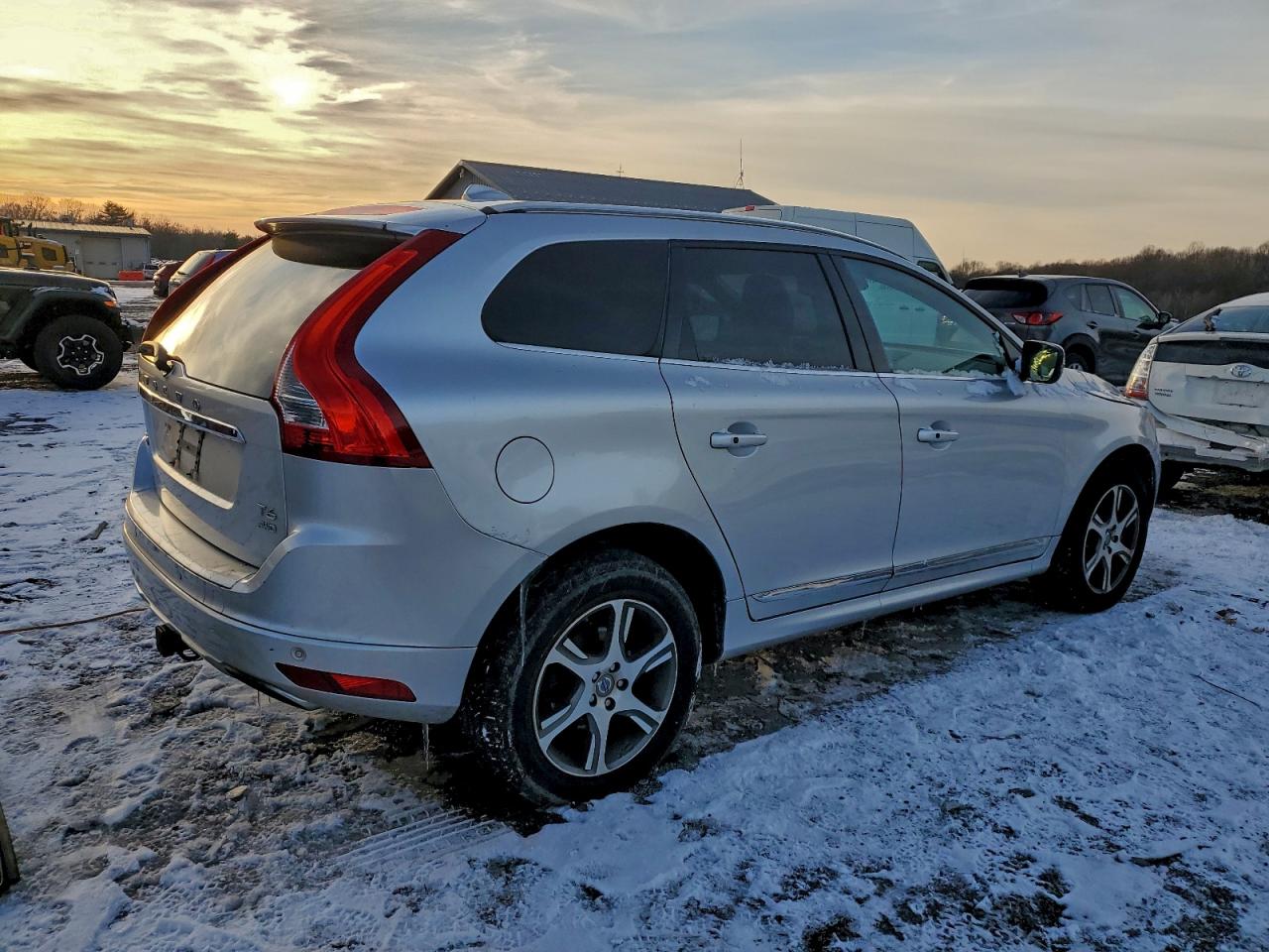 2015 VOLVO XC60 T6 PLATINUM photo 3