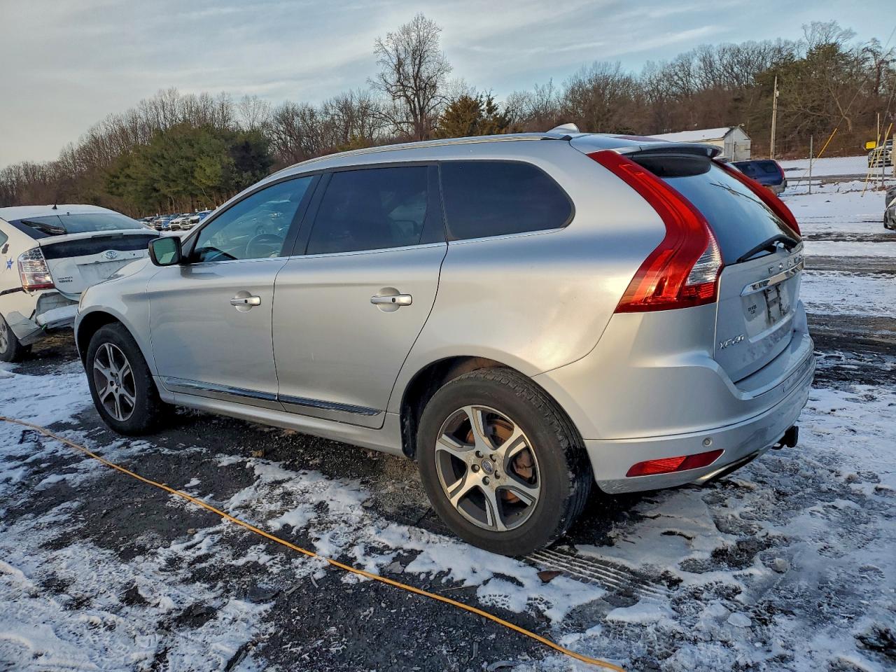 2015 VOLVO XC60 T6 PLATINUM photo 2