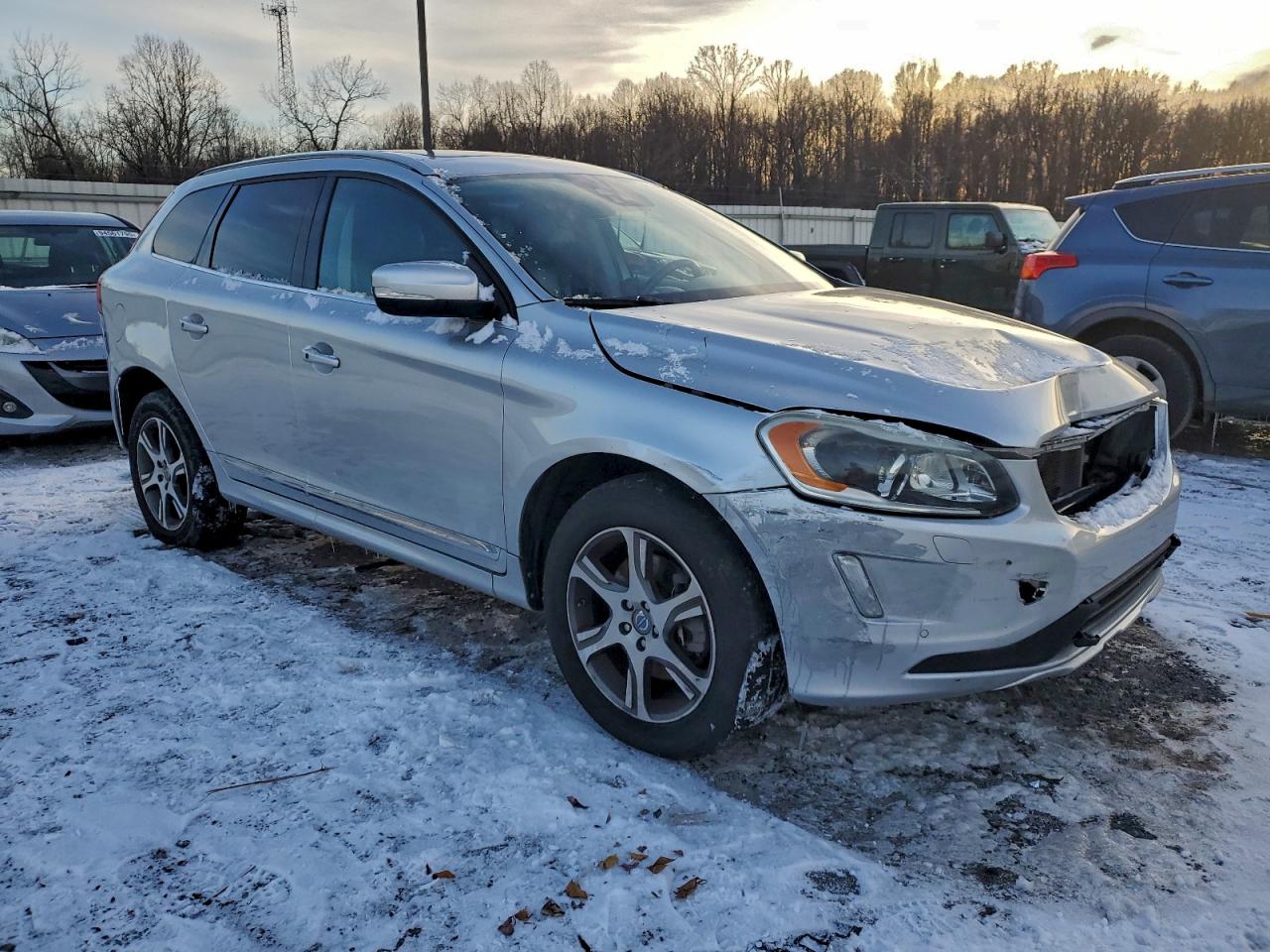 2015 VOLVO XC60 T6 PLATINUM photo 4