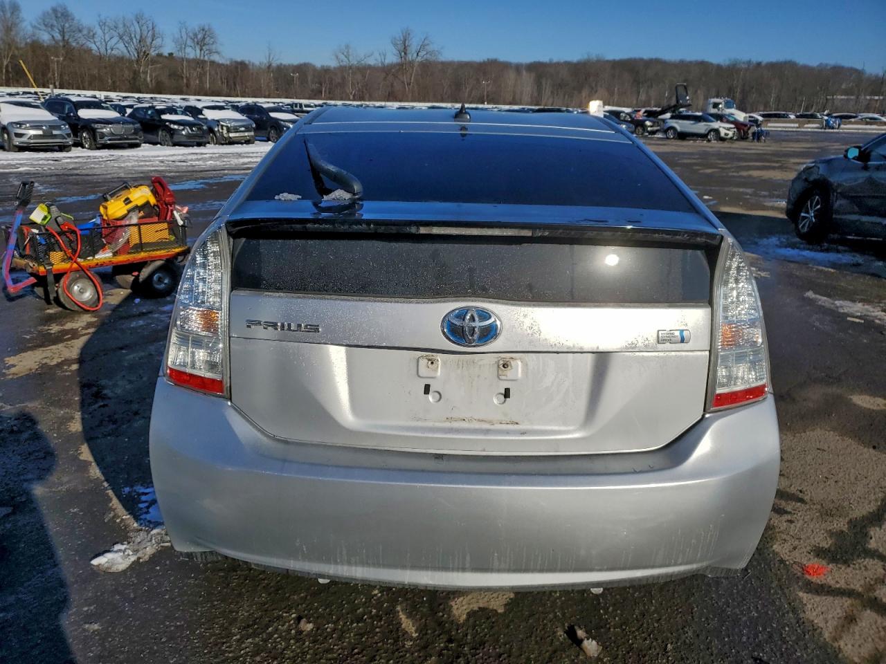 2011 TOYOTA PRIUS photo 6