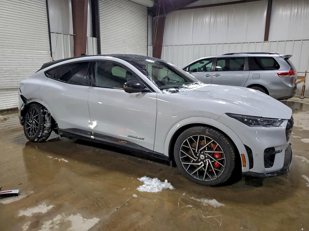 2022 FORD MUSTANG MACH-E GT photo 4