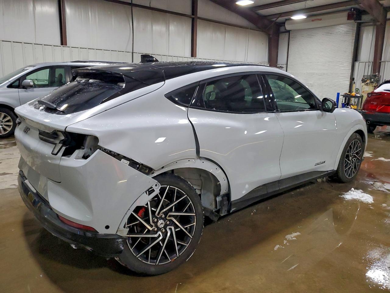 2022 FORD MUSTANG MACH-E GT photo 3