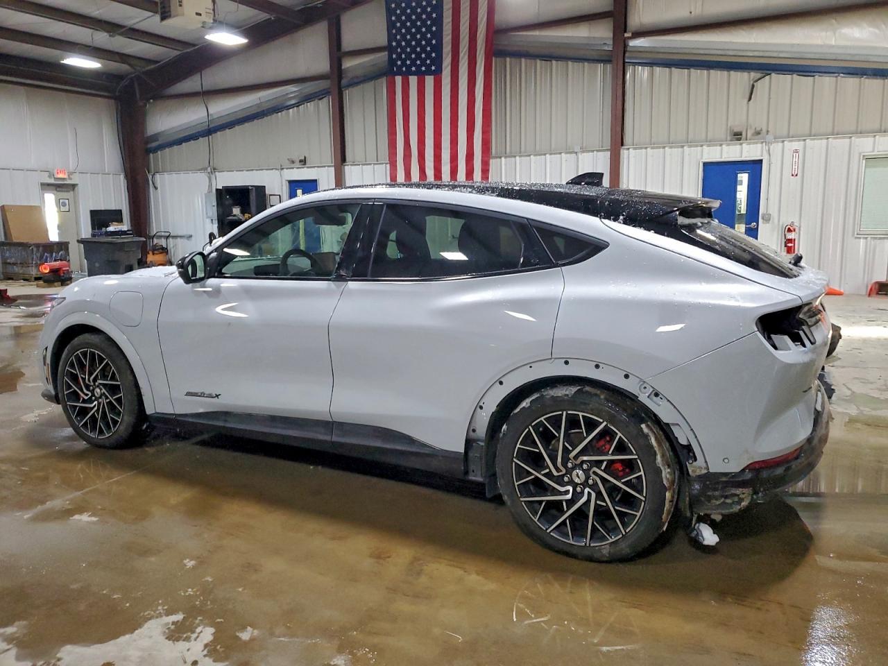 2022 FORD MUSTANG MACH-E GT photo 2