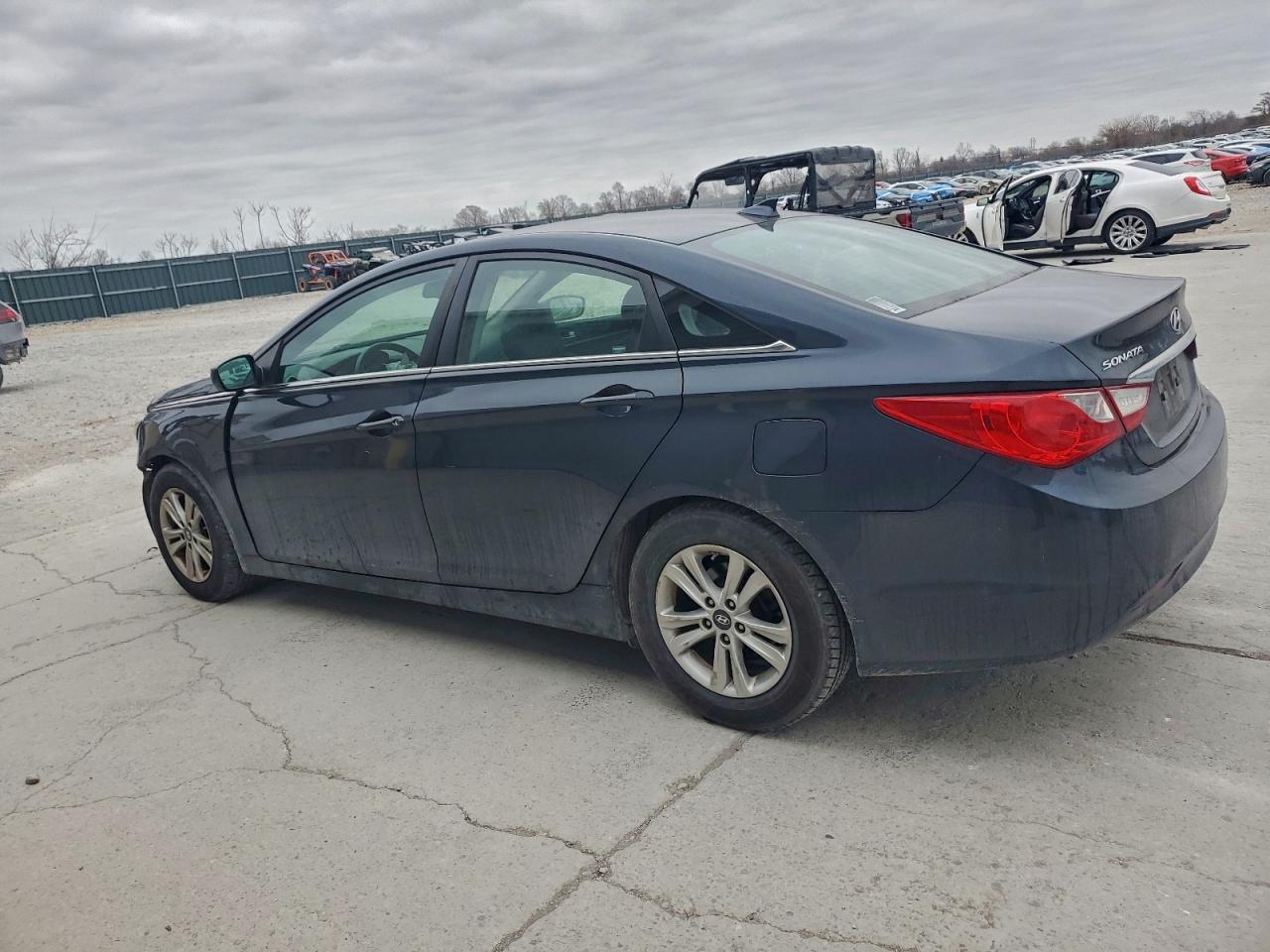 2013 HYUNDAI SONATA GLS photo 2