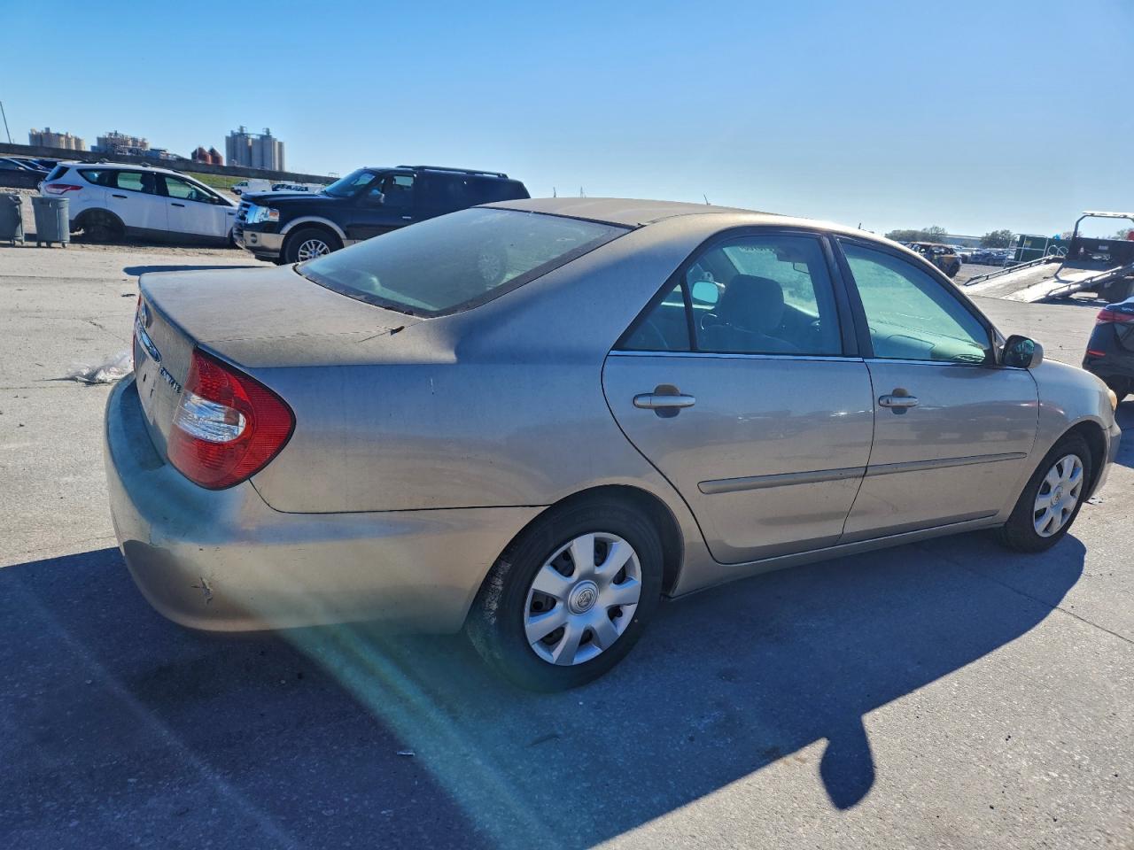 2002 TOYOTA CAMRY LE photo 3