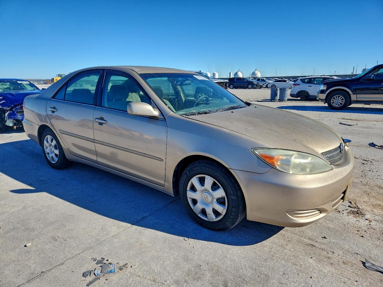 2002 TOYOTA CAMRY LE photo 4