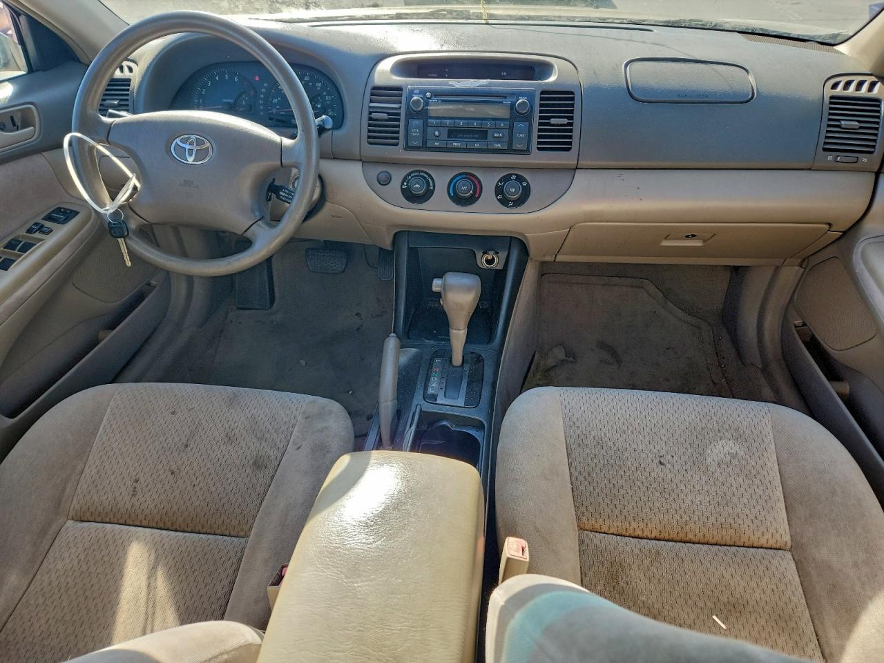 2002 TOYOTA CAMRY LE photo 8
