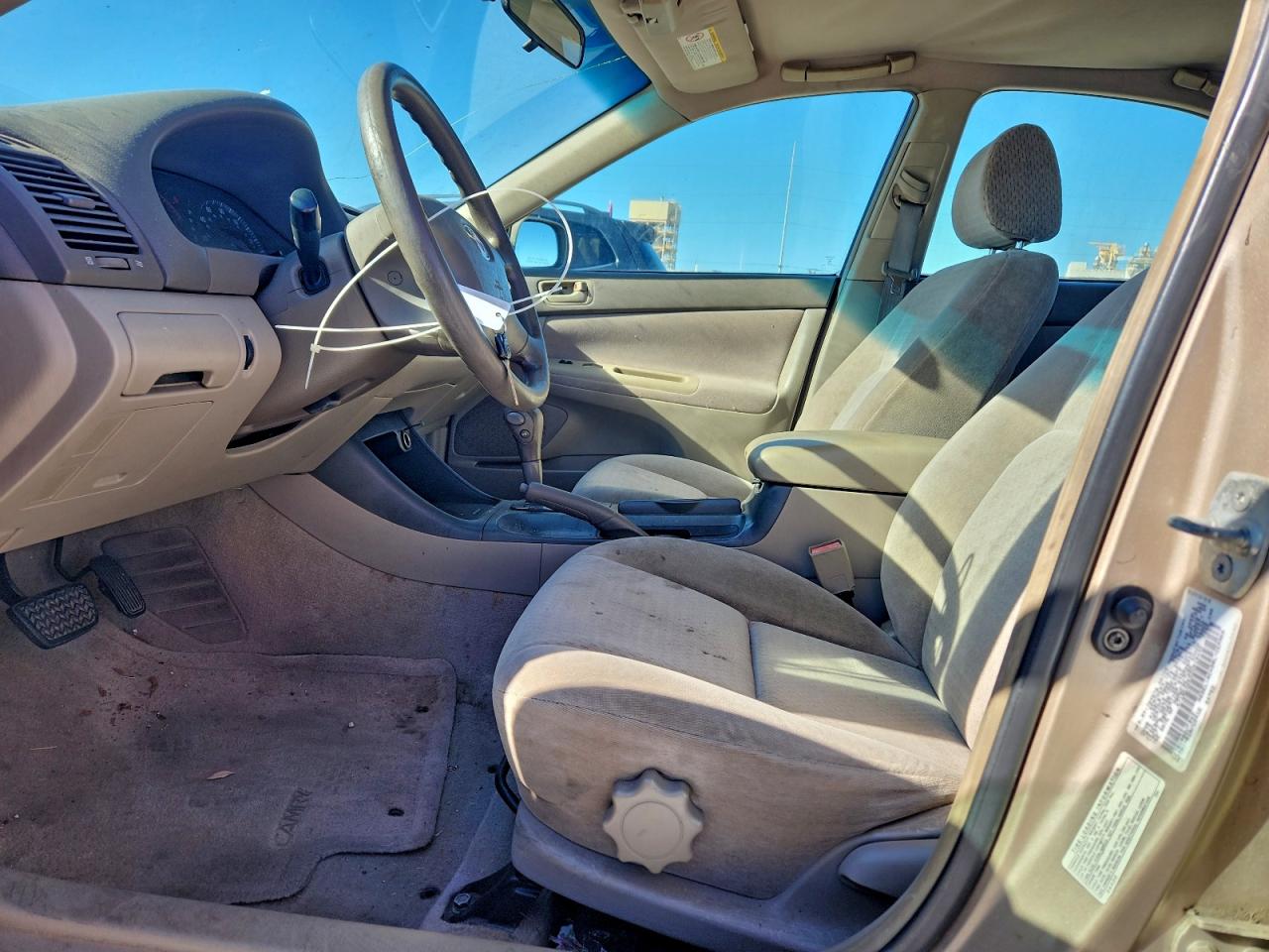 2002 TOYOTA CAMRY LE photo 7