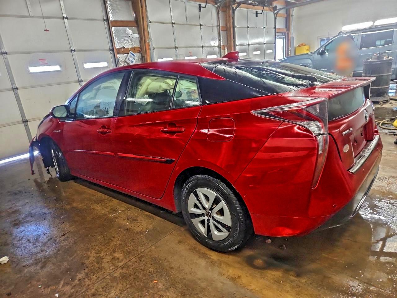 2018 TOYOTA PRIUS photo 2