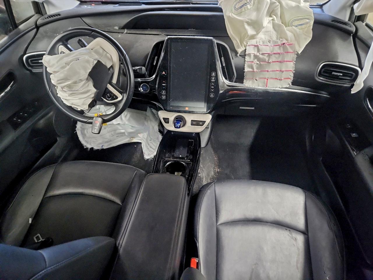 2018 TOYOTA PRIUS photo 8