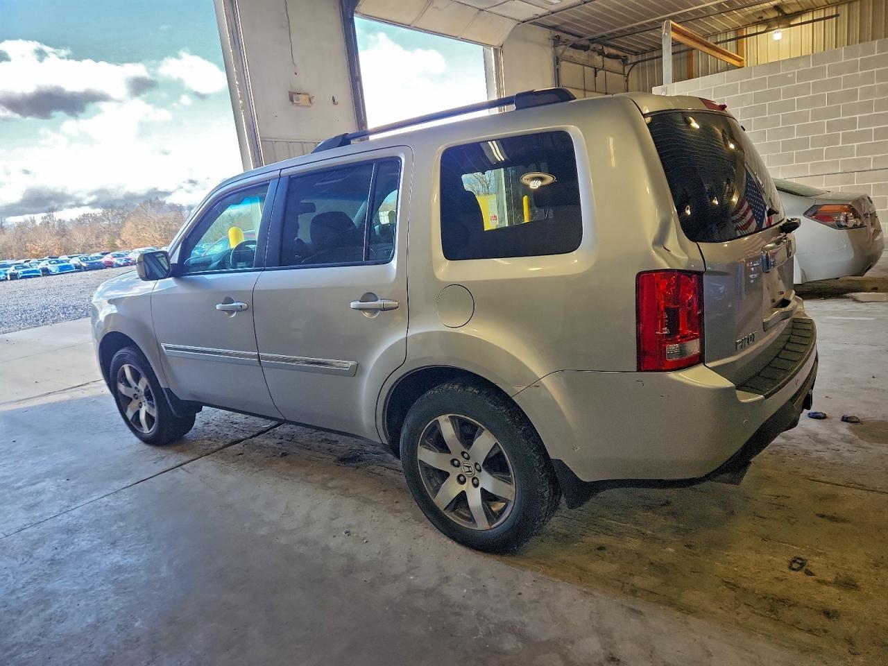 2013 HONDA PILOT TOURING photo 2