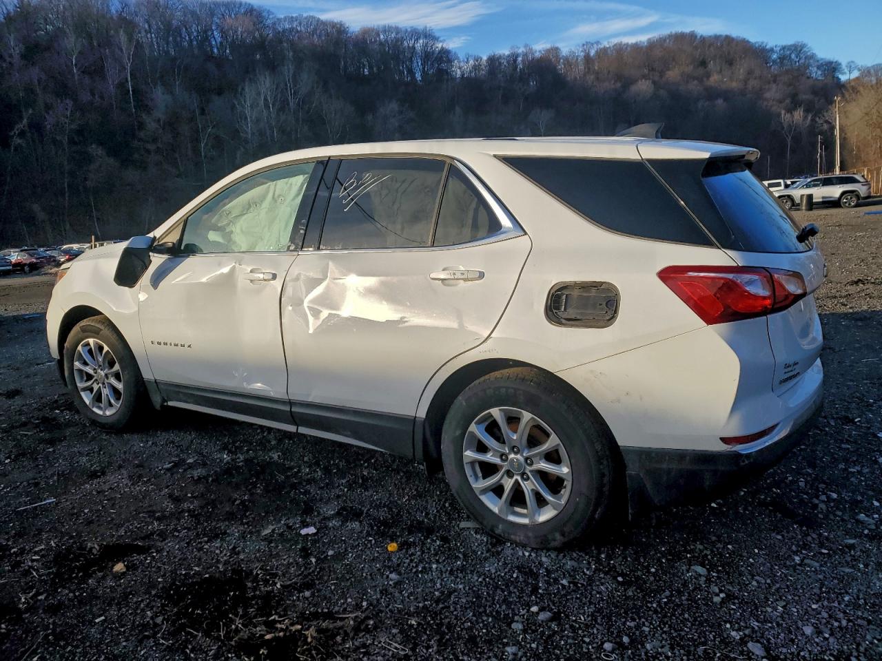 2019 CHEVROLET EQUINOX LT photo 2
