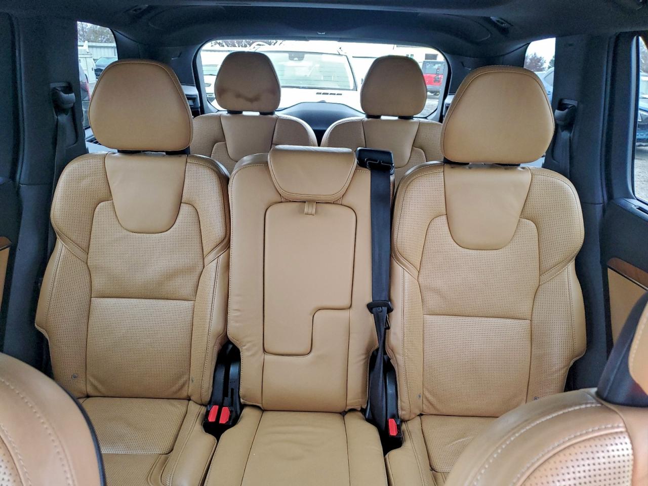 2016 VOLVO XC90 T8 photo 10