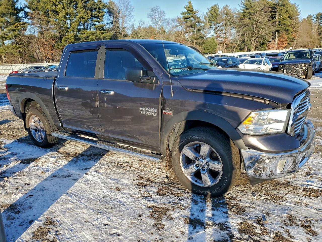 2015 RAM 1500 SLT photo 4