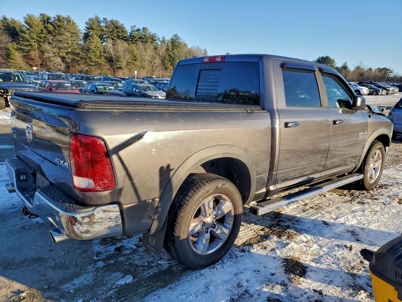 2015 RAM 1500 SLT photo 3