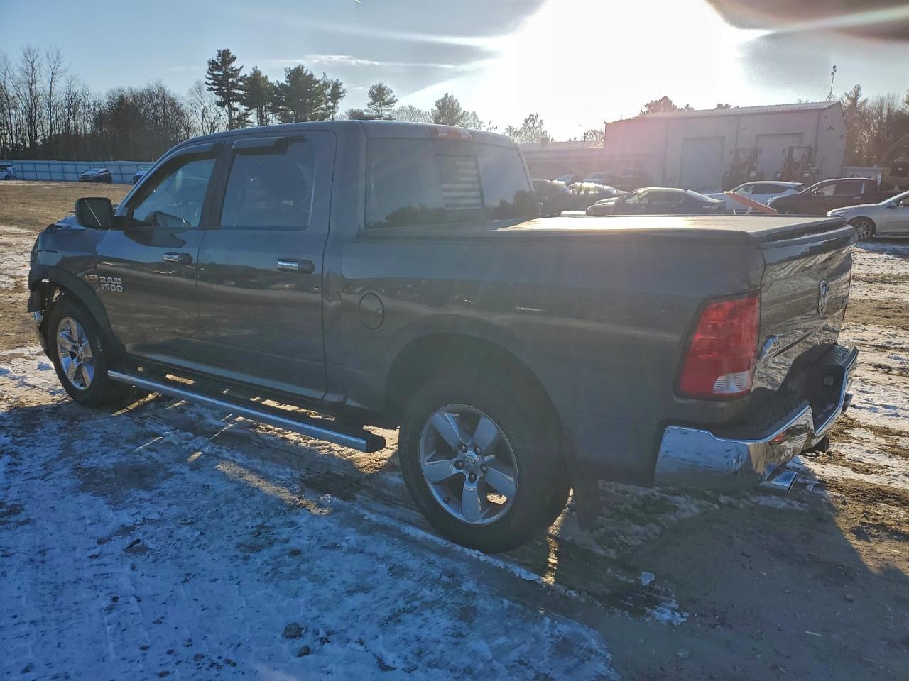 2015 RAM 1500 SLT photo 2