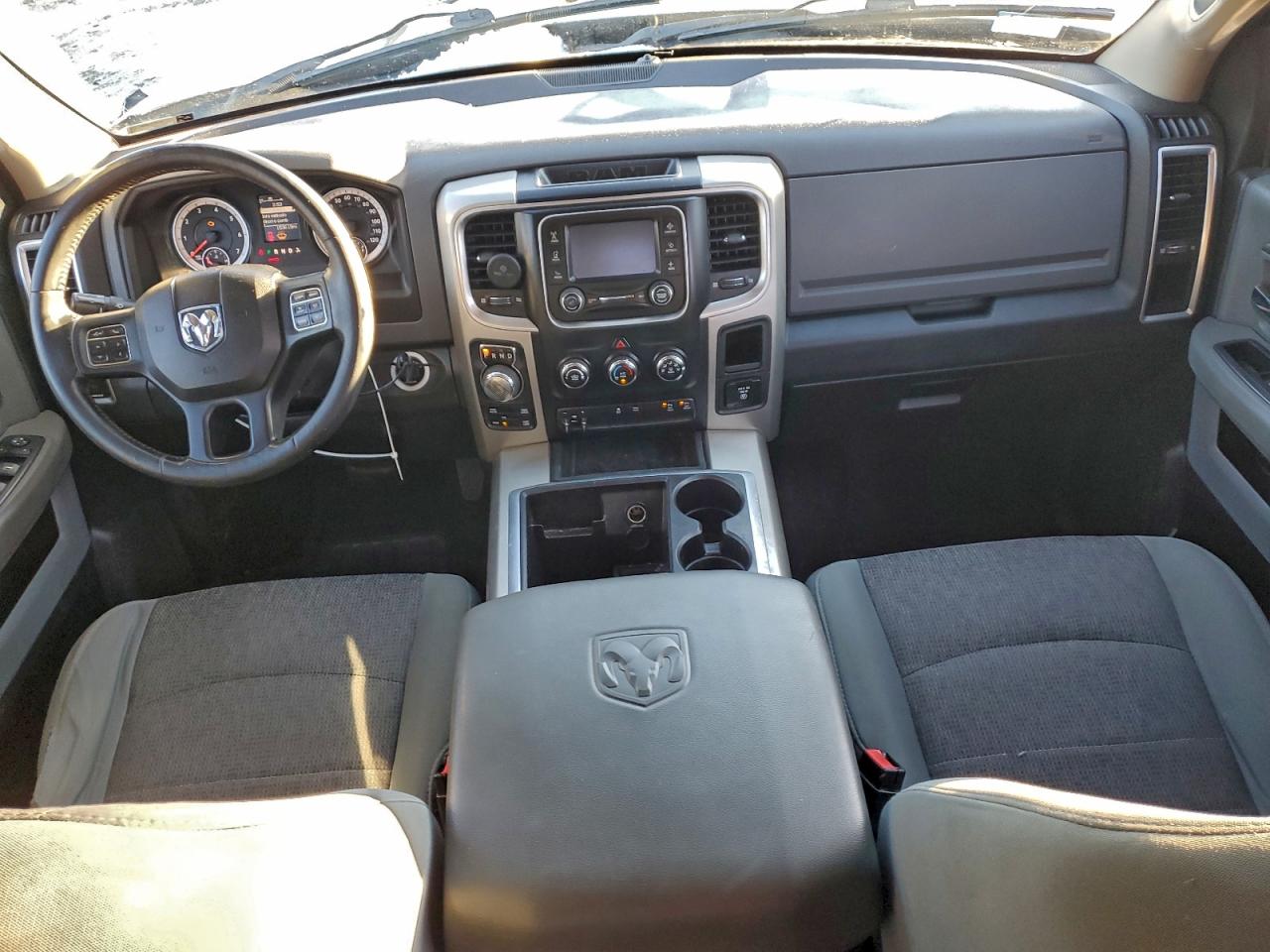 2015 RAM 1500 SLT photo 8