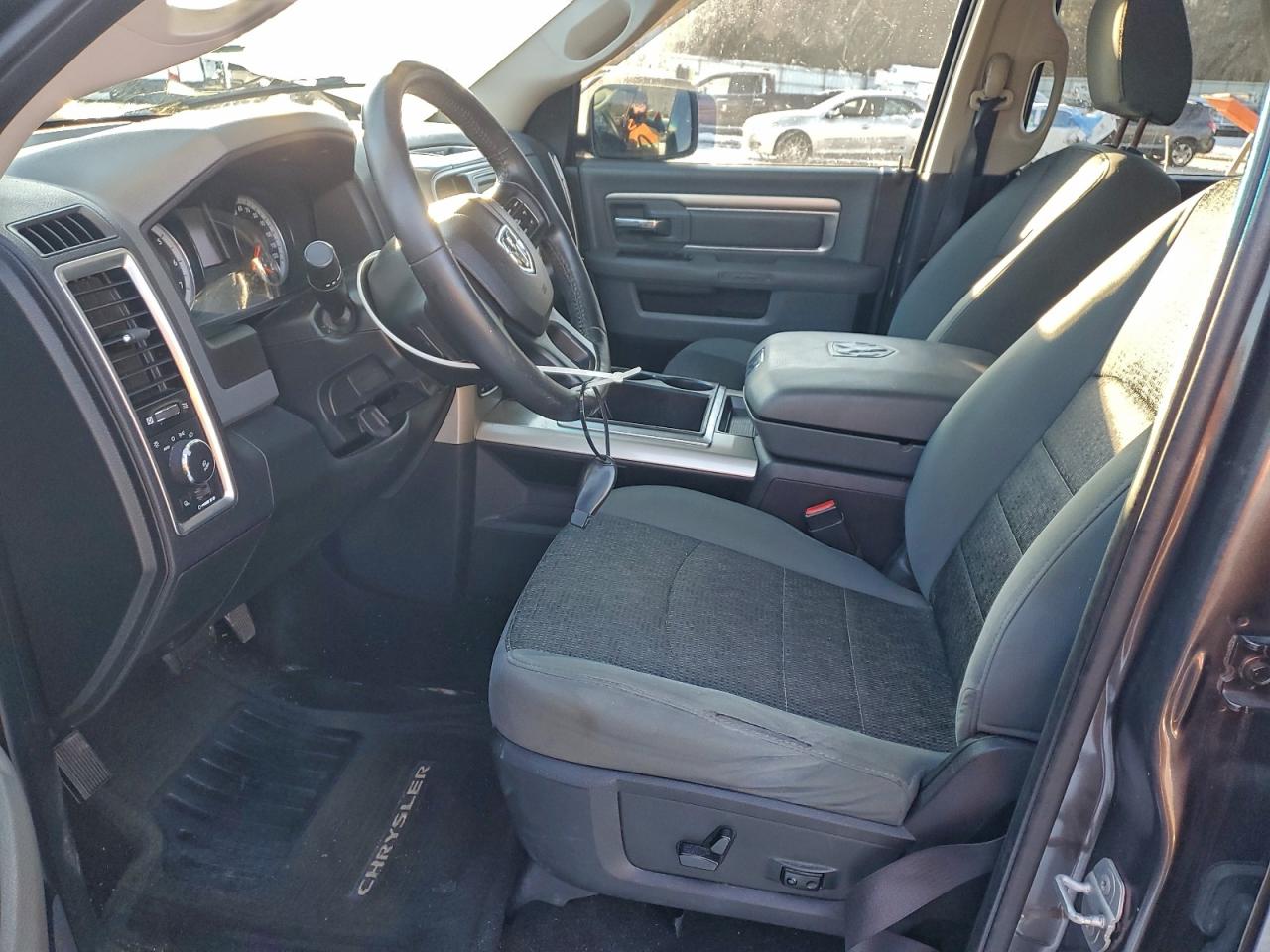 2015 RAM 1500 SLT photo 7