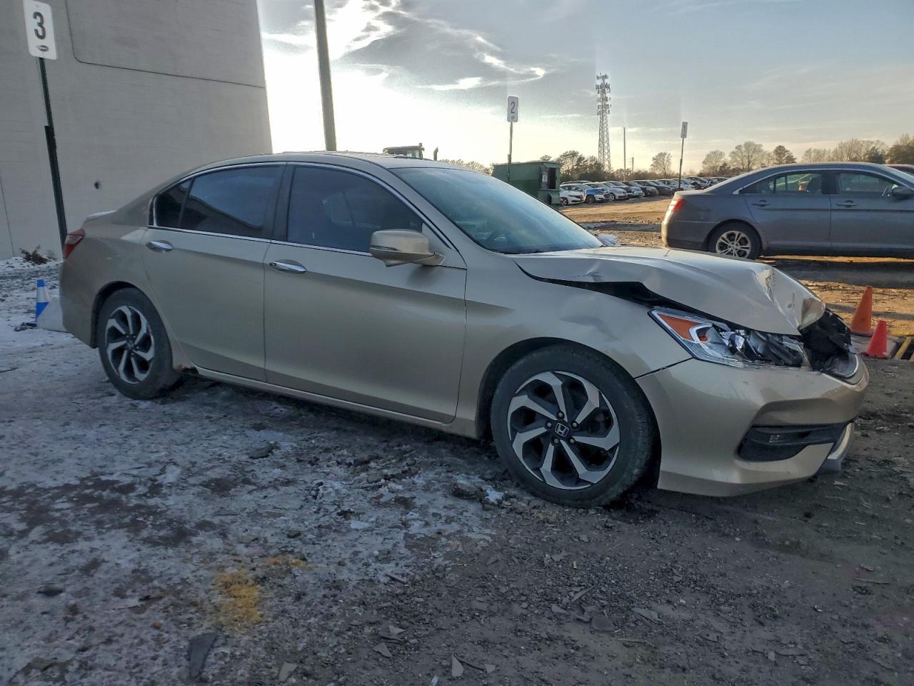 2017 HONDA ACCORD EX photo 4